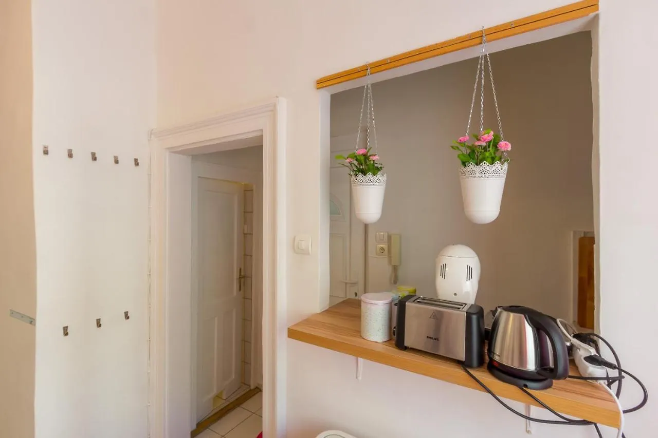 B24 Cosy Small Flat At Center Apartment Budapest